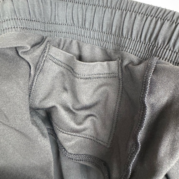 Alo Yoga Ivy League Dolphin Shorts Black & White Women’s Size Large Retail $68 - Picture 6 of 10